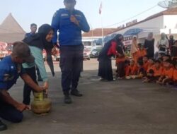 Kenalkan Bahaya Api, Damkar Banjarnegara Edukasi Puluhan Anak TK & Wali Murid