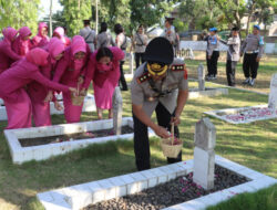 Kenang dan Hormati Jasa Pahlawan, Polres Sukoharjo Ziarah ke Makam Pahlawan