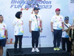 Ketua Bhayangkari Daerah Kalbar, Ny. Nila Pipit Rismanto Meriahkan Gelar Fun Run Bhayangkara Ke-77