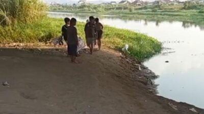 Jasad Bayi Ditemukan di Aliran Sungai Banjir Kanal Timur Semarang, Kondisi Tubuh Menghitam