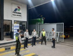 Patroli Prekat Polsek Cikampek Pantau Bank BCA Pesan Kamtibmas Security