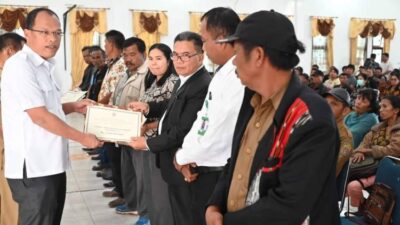 Pemerintah Kabupaten Humbahas Hibahkan Alsintan dan Bantuan Keagamaan