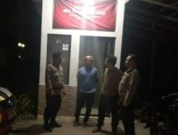 Polisi Tirtajaya Himbau kepada Linmas dan Masyarakat Desa Sabajaya agar selalu Tingkatkan kegiatan Ronda Malam