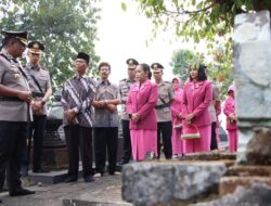 Polres Banjarnegara Berziarah di Makam Jendral Polisi (Purn) Soekarno Djojonegoro