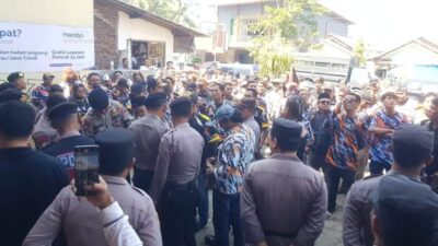Mobil Debitur Tarik Paksa Dijalan, Kantor Mandiri Utama Finance di Banjarnegara Didemo LSM GMBI