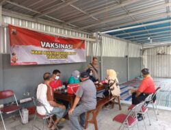 Rangkaian HUT Bhayangkara 77, Si Dokkes Polres Rembang Giat Vaksinasi Gratis
