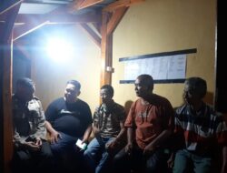Sambil Ngawangkong di Poskamling Bareng Warga, Polisi Sampaikan Pesan Kamtibmas