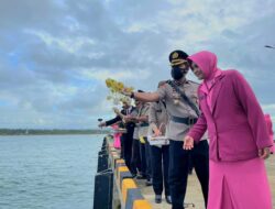 Semarakan HUT Bhayangkara ke-77, Polres Pangandaran Gelar Upacara Tabur Bunga di Laut