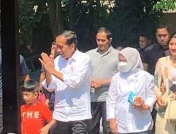 Jokowi Menyapa Tukang Parkir Mbah Karto Sukoharjo Beri Hadiah Rp300 Ribu
