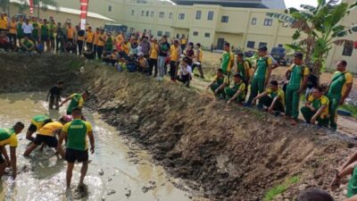 Polres Sukoharjo Menggelar Lomba Unik! Mandi Lumpur Berebut Belut dan Bebek