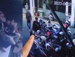 Terekam CCTV, Dua Pemuda Mencuri Sepatu di Masjid Agung Baitunnur Pati. Wajah Pelaku Terlihat Jelas
