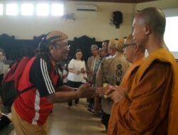 Umat Lintas Agama Datangi Vihara Semarang pada Perayaan Waisak