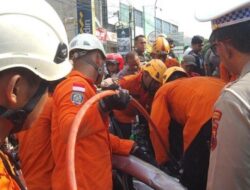 Penyelamatan Dramatis Bocah Tertimpa Truk di Semarang, Warga Bersorak Saat Korban Berhasil Dievakuasi