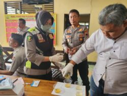 Tim Sat Resnarkoba dan Si Dokkes Polres Rembang Gelar Test Urine