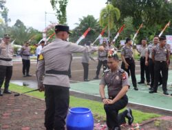 23 Personel Naik Pangkat di Siram air Kembang dan Berenang di Kolam Polres Melawi