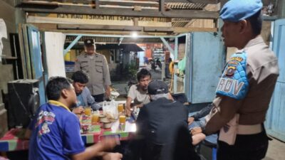 Antisipasi Gangguan Kamtibmas Polsek Pakkat Humbahas Patroli Malam di Warung-warung