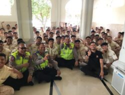 Beraksi dengan Gaya Kekinian, Dirlantas Polda Aceh Beri Edukasi Siswa SMAN 2