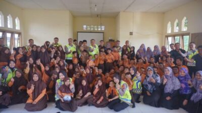 Inklusi Sosial Berarti: Dirlantas Polda Aceh Berbagi Kebahagiaan di Sekolah Luar Biasa