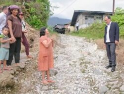 Bupati Humbahas Cek Proyek Pembangunan Jalan Parbotihan-Pulo Godang-Temba