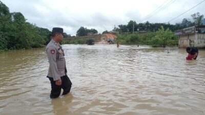 Di guyur hujan lebat, Polsek Sematu Jaya Polres Lamandau pantau wilayah