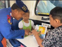 Satpolairud Polres Batang Sulap Kapal Patroli Jadi Kapal Pintar: Edukasi Anak-Anak Pesisir