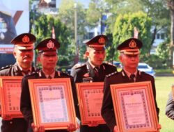 Kapolda Jateng Serahkan Penghargaan Juara I Lomba Olah TKP pada Polres Rembang