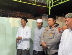 Kapolres Rembang dan Gus Baha’ Takziah ke Kediaman Alm KH. Achmad Su’ad