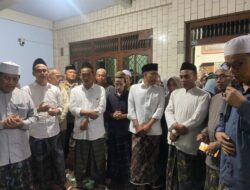 Kapolres Rembang & Gus Baha’ Takziah ke Rumah Alm Kyai Haji Achmad Su’ad