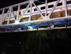 Kecelakaan Kereta Api Tabrak Truk Mogok di Semarang