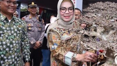 Keseruan Bupati Sukoharjo Keliling di Pameran Bonsai, Dorong Warga Terus Berkarya