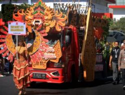 Meriah! Kirab Kebangsaan Peringatan HUT Bhayangkara ke-77 di Simpang Lima Semarang