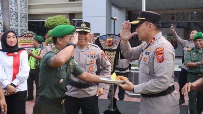 Kodim 0604 Karawang Datangi Mako Polres Karawang Beri Ucapan Hari Bhayangkara Ke 77 Tahun