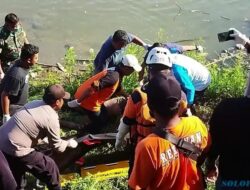 Mayat Pria yang Ditemukan di Pintu Air Mojolaban Sukoharjo Dibawa ke Moewardi