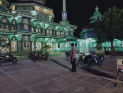 Muliakan Masjid, Jajaran Polsek Kragan Rembang Lakukan Pam Salat Subuh