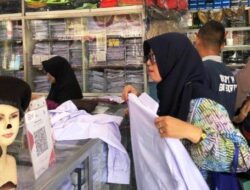 Toko Seragam di Semarang Mulai Diburu Pembeli di Musim Libur Sekolah