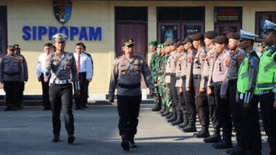 Pamasangan Pita dari Wakapolres Rembang Tandai Dimulainya Operasi Patuh Candi 2023