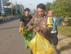 Peduli Kebersihan, Bhabinkamtibmas Polres Lamandau Bersih-Bersih Lingkungan