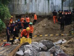 Pekerja Bangunan Tewas Tertimbun Longsor di Ngaliyan Semarang