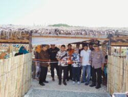 Bhabinkamtibmas Desa Sumberan Polsek Jaken  Hadiri Pembukaan Wahana Kolam Renang Kampung Bambu