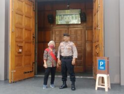 Sambang Kamtibmas, Polisi Pengamanan  Gereja Umat Katolik di Bandung