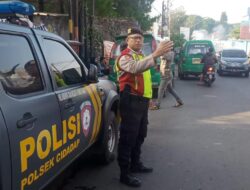 Personel Polsek Cidadap Melaksanakan Kegiatan Protap Pagi Pengaturan Arus Lalu Lintas – Wilkum Polres Bandung