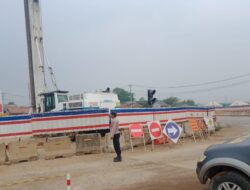 Personil Polsek PAngkalan Laksanakan Pengamanan Pembangunan Jalan Tol Japek 2