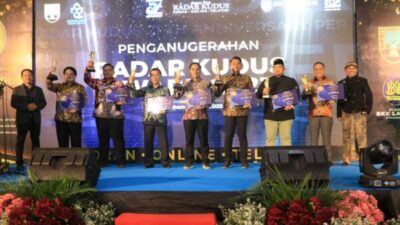 Polresta Pati Terima Penghargaan Pelayanan Publik Terprima Radar Kudus Award