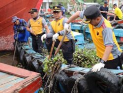 Polri Peduli Lingkungan, Polresta Pati Bersih-bersih Sungai Silugonggo