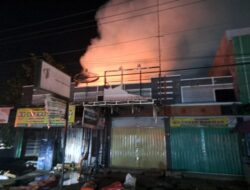 Dua Toko di Margoyoso Pati Terbakar, Sejam Api Baru Bisa dipadamkan