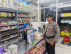 Patroli Polsek Sarang di Tengah Malam: Menjaga Keamanan Minimarket yang Buka 24 Jam