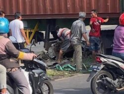 Potret Truk Trailer Rem Blong Melintang di Jembatan Tuntang, Arus Lalulintas Salatiga Semarang Macet