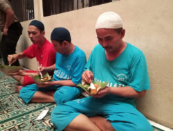 Ratusan Tahanan di Polda Jateng Diajak Makan Tumpeng Bareng saat HUT Bhayangkara