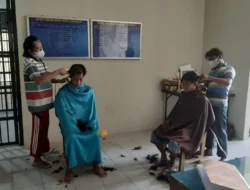 Jaga Kebersihan Para Tahanan, Sat Tahti Polres Sukoharjo Adakan Layanan Potong Rambut