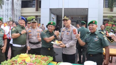 Surprise Hari Bhayangkara ke-77, Kodim 0604 Karawang Datangi Mako Polres Karawang